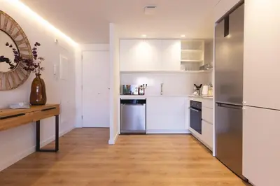 Una cocina o zona de cocina en Bravissimo Domènica, 2 bedrooms and balcony