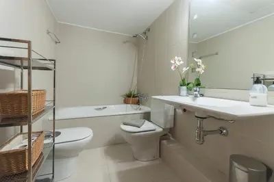 Un baño de Lets Holidays EXCELLENT APARTMENT NEXT BEACH 7