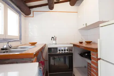 Una cocina o zona de cocina en Let's Holidays HOUSE IN THE HEART OF TOSSA