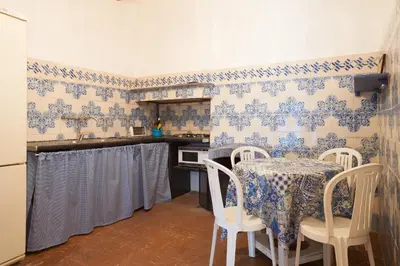 Una cocina o zona de cocina en Let's Holidays HOUSE IN THE HEART OF TOSSA