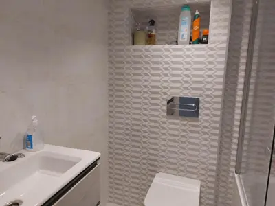 Un baño de BRAVAHOLIDAYS-282-Palmeras-2