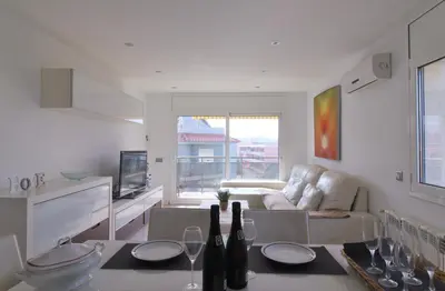 Una televisión o centro de entretenimiento en Apartamento esquinero en Palamós