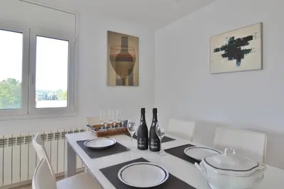 Bebidas en Apartamento esquinero en Palamós