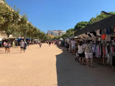 Clientes alojados en NOTARIA-Apartamento y Estudio en casco antiguo, al lado de playa, Rambla y Monasterio, con acceso a terraza ajardinada