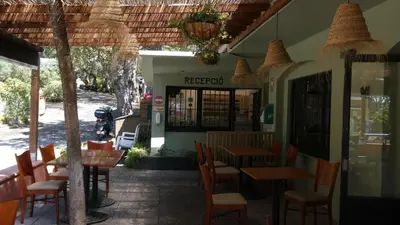 Un restaurante o sitio para comer en ACAMPALE - Glamping Costa Brava - Calella de Palafrugell