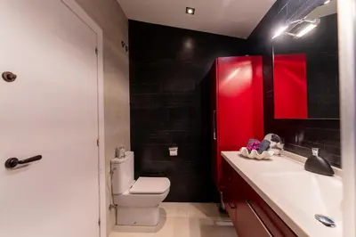 Un baño de Estilo Mediterráneo a 200 m playa con piscina