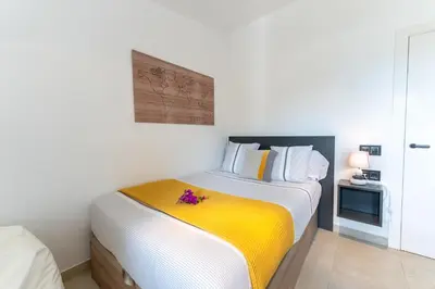 Cama o camas de una habitación en Estilo Mediterráneo a 200 m playa con piscina
