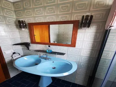 Un baño de Villa Can Raurell · Casa rural para 14 en Girona