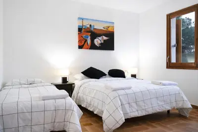 Cama o camas de una habitación en Villa Can Raurell · Casa rural para 14 en Girona