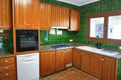Una cocina o zona de cocina en Villa Can Raurell · Casa rural para 14 en Girona