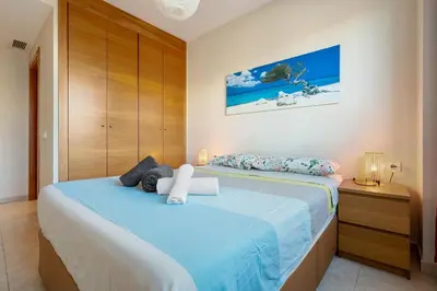 Cama o camas de una habitación en Hauzify I Apartament Balmanya 2A