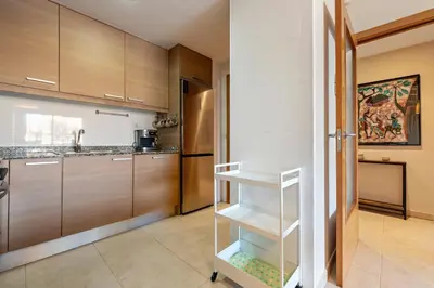 Una cocina o zona de cocina en Hauzify I Apartament Balmanya 2A