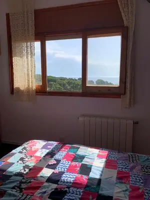 Cama o camas de una habitación en Calella de Palafrugell bellísimo apartamento con vistas al mar