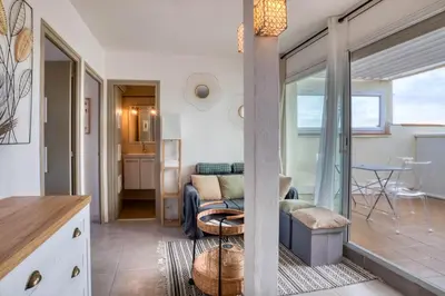 Zona de estar de Derbi Apartament per 5 persones amb piscina comunitària a prop del Port d'Aro i de la platja
