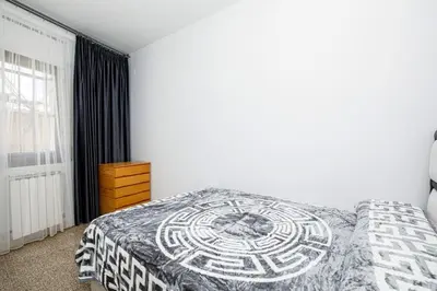 Cama o camas de una habitación en Maravillosa casa con piscina grande y bosque