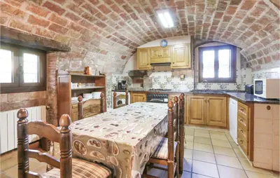 Una cocina o zona de cocina en Gorgeous Home In Calonge With Wifi