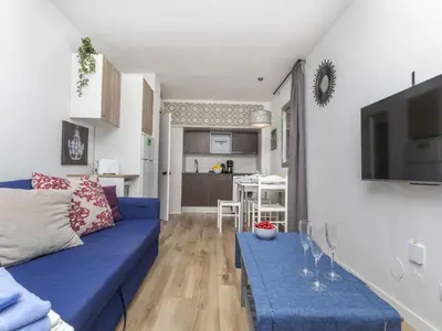 Una televisión o centro de entretenimiento en Apartment Cosy Lloret by Interhome