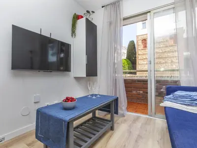 Una televisión o centro de entretenimiento en Apartment Cosy Lloret by Interhome