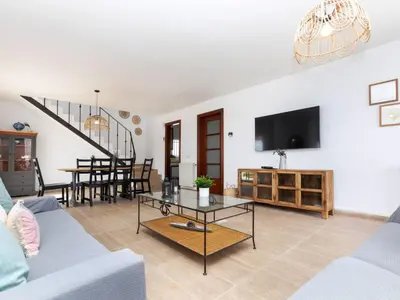 Una televisión o centro de entretenimiento en Villa Neus by Interhome