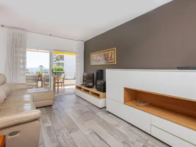 Una televisión o centro de entretenimiento en Apartment Miramar by Interhome