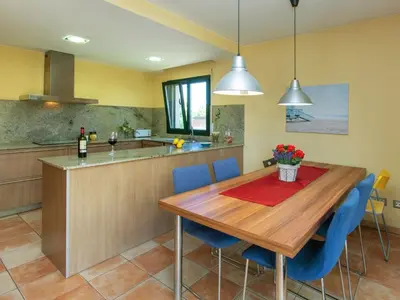 Una cocina o zona de cocina en Holiday Home Ullastreta by Interhome