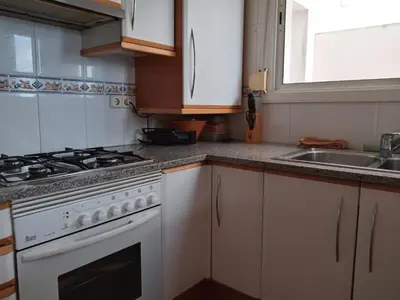 Una cocina o zona de cocina en Pis a Blanes amb precioses vistes al mar.