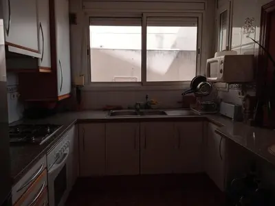 Una cocina o zona de cocina en Pis a Blanes amb precioses vistes al mar.
