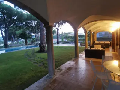 Jardín al aire libre en VILLAS COSETTE Villa CALYPSO