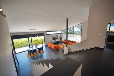 Una televisión o centro de entretenimiento en Villa de lujo de 4 dormitorios, piscina y barbacoa