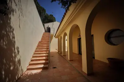 Plano de Villa de lujo de 4 dormitorios, piscina y barbacoa