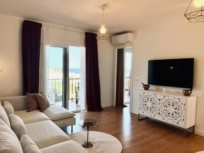 Una televisión o centro de entretenimiento en ZEN Apartment sea views
