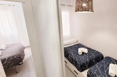 Cama o camas de una habitación en Acogedor apartamento en el corazón de Calella, a solo 2 minutos de la playa