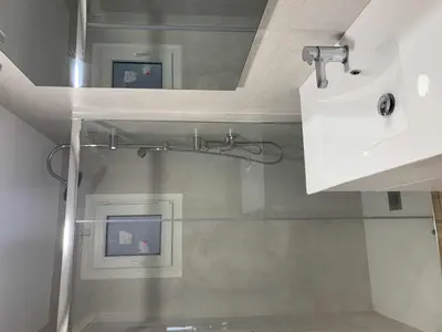 Un baño de Pau Picasso – Estudio con Piscina y Terraza