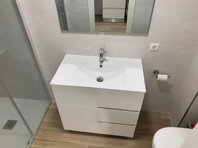 Un baño de Pau Picasso – Estudio con Piscina y Terraza