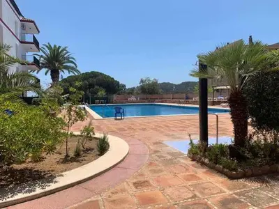 Piscina en o cerca de Pau Picasso – Estudio con Piscina y Terraza