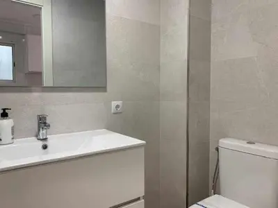 Un baño de Pau Picasso – Estudio con Piscina y Terraza