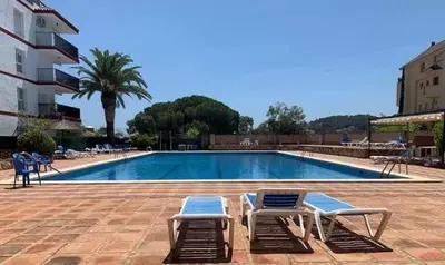 Piscina en o cerca de Pau Picasso – Estudio con Piscina y Terraza