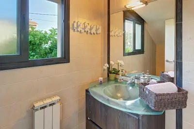 Un baño de VILLA RIOJA with pool & mountain and sea view, ONLY FAMILYS