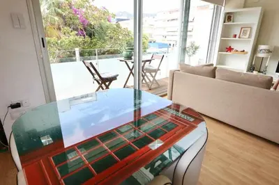 Zona de estar de Petit Ancora, Frente a Playa grande
