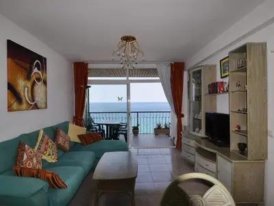 Una televisión o centro de entretenimiento en Sea CostaBravaSi