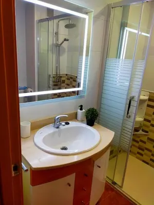 Un baño de Apartament Géminis, 5 min playa, parking gratis