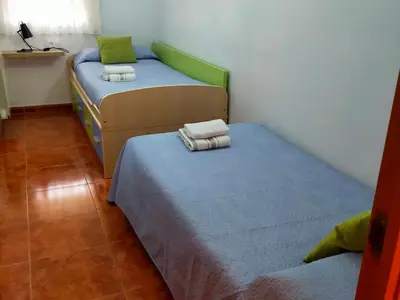 Cama o camas de una habitación en Apartament Géminis, 5 min playa, parking gratis