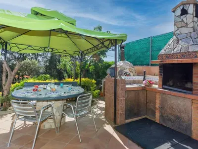 Un patio o zona al aire libre en Holiday Home Aguilera by Interhome