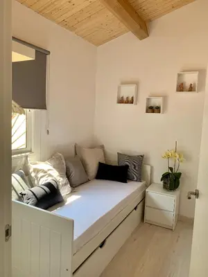 Cama o camas de una habitación en Flat in Girona City Centre - 5 mins from Old Town and Train Station