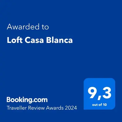Certificado, premio, señal o documento que está expuesto en Loft Casa Blanca