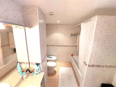 Un baño de BRAVAHOLIDAYS-201-Pineda