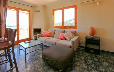 Zona de estar de Nice Home In Sant Cebria De Vallalt