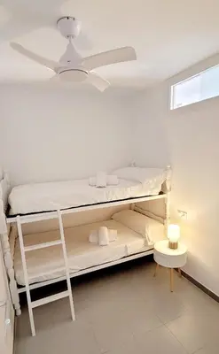 Cama o camas de una habitación en Precioso Apartamento Reformado en 1ra Linea de Mar sin vistas