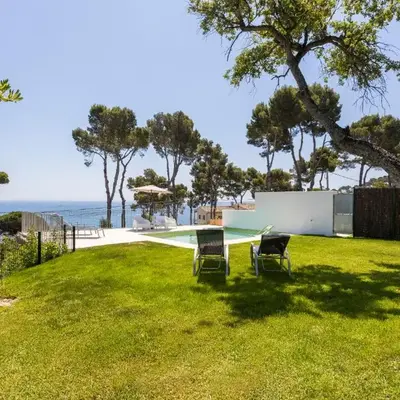 Luxury Villa in front of the beach POPETA