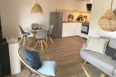 Una cocina o zona de cocina en Las flores 3A Casa Dàlia